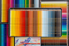 Crayons de couleur Caran d’Ache : quelle gamme est la plus riche ?